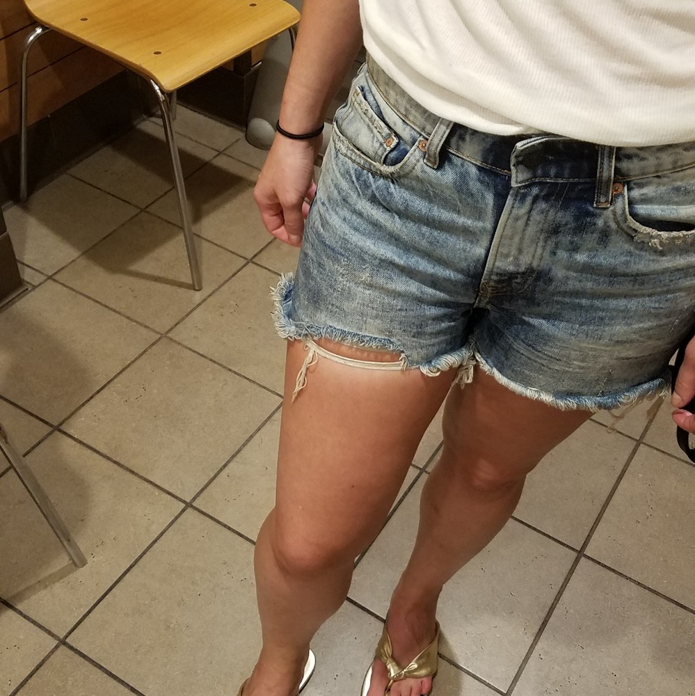 H&M mid to high waisted shorts. - Picture 6 of 6